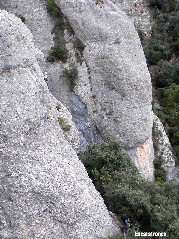 El germans Masó, incansables, treballant al Contrafort de la Roca de Sant martí